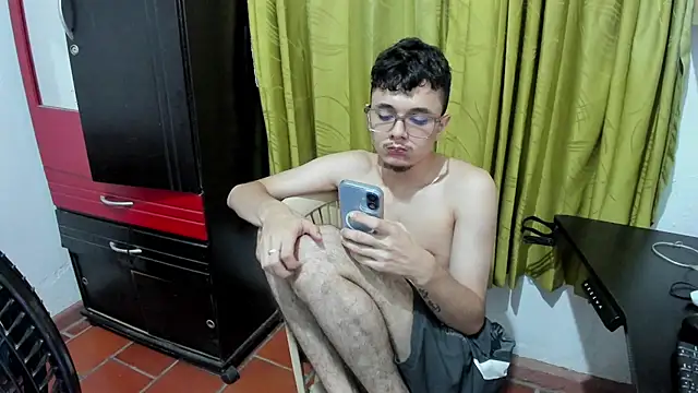 Snapshot of Waturox chatting on July 30, 2026, 10:20 pm Waturox online show from July 30, 2026, 10:20 pm