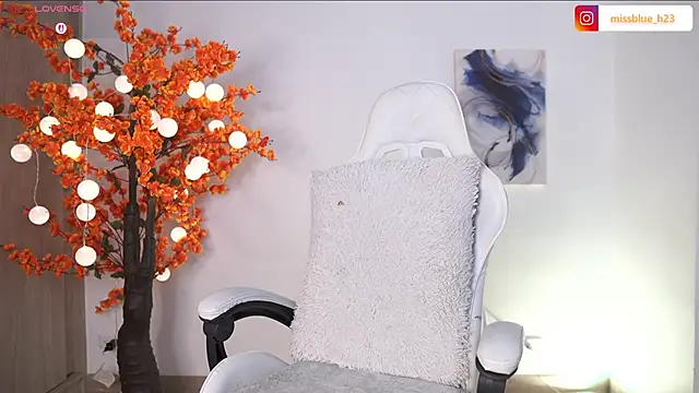 VictoriaHiill online show from September 20, 2025, 8:32 pm