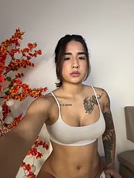 VictoriaHiill online show from July 19, 2026, 6:55 pm