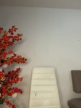 VictoriaHiill online show from July 27, 2026, 5:09 pm