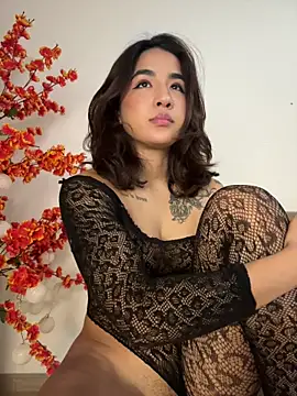 VictoriaHiill online show from July 28, 2026, 6:20 pm