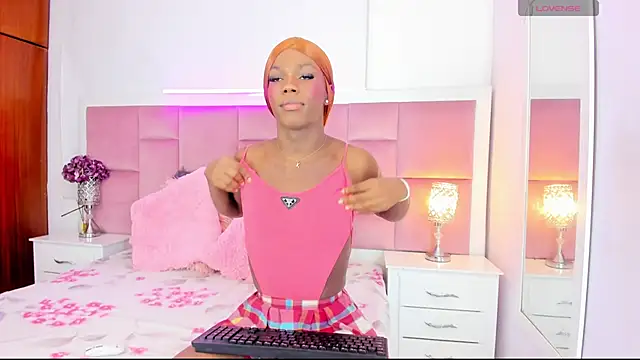 DaphneLloyd online show from December 5, 2024, 8:22 pm