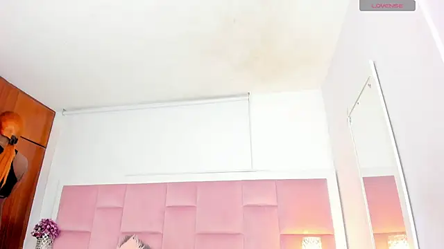 DaphneLloyd online show from December 10, 2024, 2:05 am