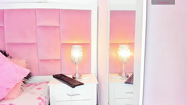 DaphneLloyd online show from December 10, 2024, 7:11 pm