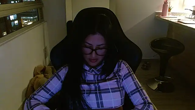 Snapshot of Charlotte_cute18 chatting on December 5, 2025, 1:14 am Charlotte cute18 online show from December 5, 2025, 1:14 am