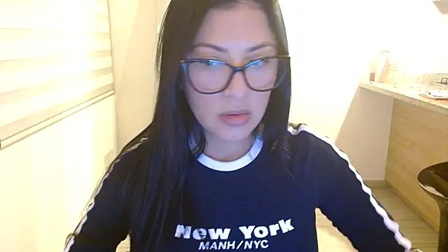 Snapshot of Charlotte_cute18 chatting on December 13, 2025, 11:32 pm Charlotte cute18 online show from December 13, 2025, 11:32 pm