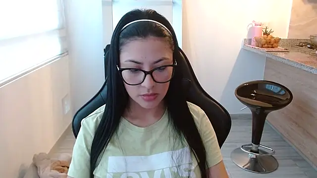 Snapshot of Charlotte_cute18 chatting on January 15, 2026, 10:24 pm Charlotte cute18 online show from January 15, 2026, 10:24 pm