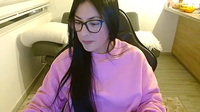 Snapshot of Charlotte_cute18 chatting on February 9, 2026, 12:03 am Charlotte cute18 online show from February 9, 2026, 12:03 am