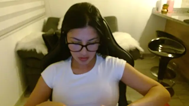 Charlotte cute18 online show from June 14, 2026, 2:46 am