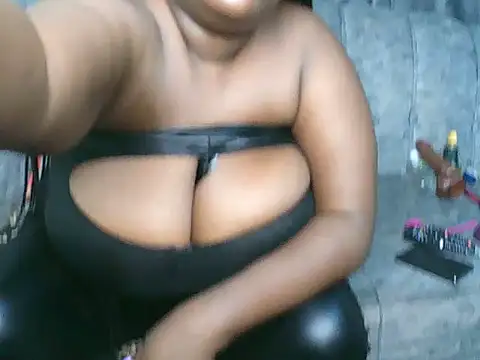 Snapshot of Bigboobylovers chatting on October 17, 2025, 5:21 am Bigboobylovers online show from October 17, 2025, 5:21 am