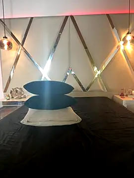 MarielQueenx online show from October 2, 2025, 4:41 am