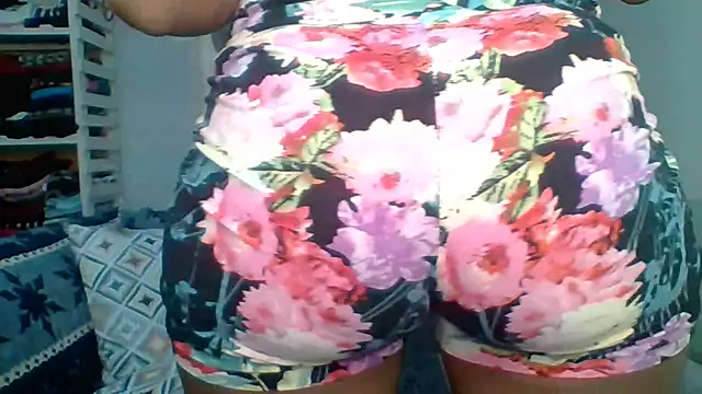 Snapshot of Petite_254 chatting on April 4, 2026, 11:46 pm Petite 254 online show from April 4, 2026, 11:46 pm