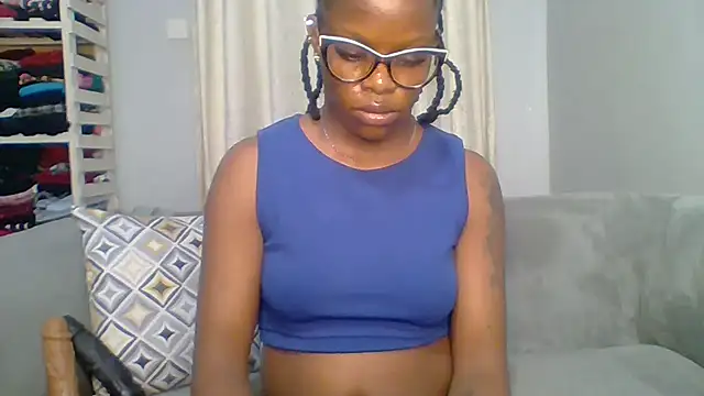 Snapshot of Petite_254 chatting on April 7, 2026, 8:15 am Petite 254 online show from April 7, 2026, 8:15 am