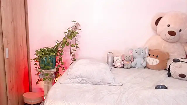 The queen of pleasure online show from October 3, 2025, 4:53 am