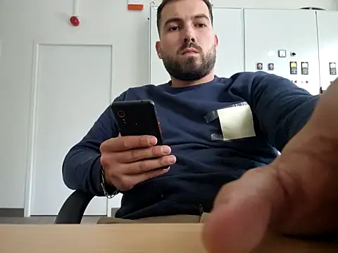 Snapshot of Leonormaldick chatting on October 30, 2025, 2:07 pm Leonormaldick online show from October 30, 2025, 2:07 pm