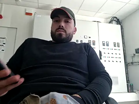 Snapshot of Leonormaldick chatting on February 17, 2026, 12:01 pm Leonormaldick online show from February 17, 2026, 12:01 pm