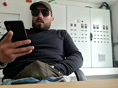 Snapshot of Leonormaldick chatting on March 2, 2026, 2:13 pm Leonormaldick online show from March 2, 2026, 2:13 pm