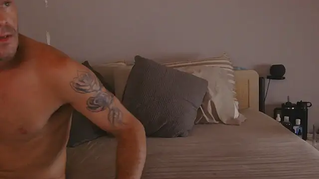 FrankieKentucky online show from October 1, 2025, 11:44 pm