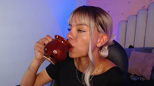 peyton golden1 online show from October 2, 2025, 3:35 am