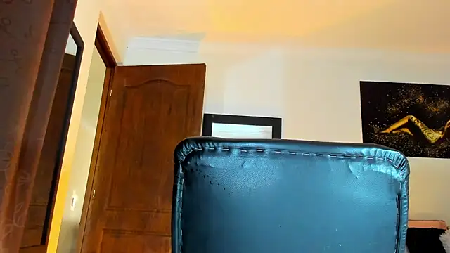 KimberlyBanks2 online show from September 19, 2025, 3:02 pm