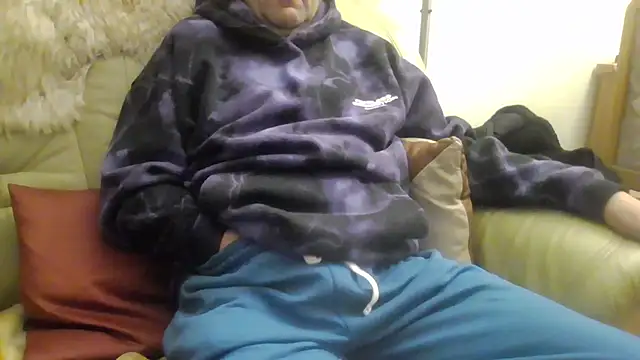 Lutzi1 online show from December 15, 2024, 5:10 pm