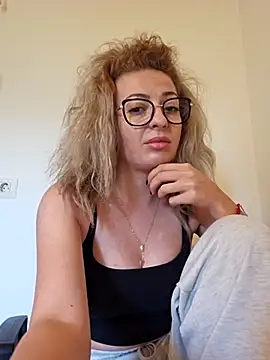 Selenna emma online show from September 15, 2025, 2:28 pm