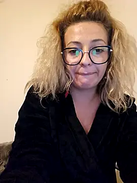 Selenna emma online show from September 27, 2025, 5:07 pm