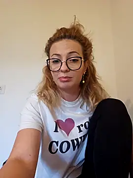 Selenna emma online show from October 16, 2025, 2:07 pm