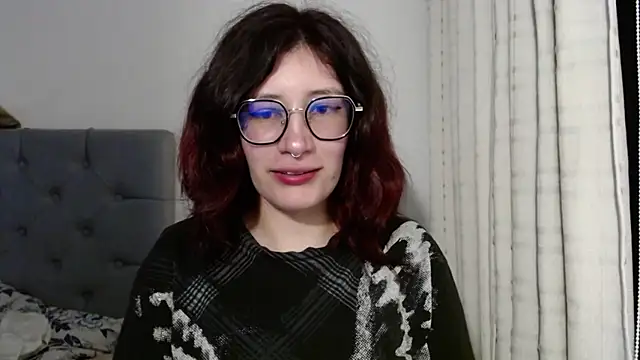 Snapshot of mariana124- chatting on January 2, 2025, 6:18 am mariana124- online show from January 2, 2025, 6:18 am