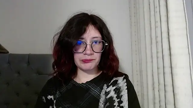 Snapshot of mariana124- chatting on January 2, 2025, 11:31 am mariana124- online show from January 2, 2025, 11:31 am