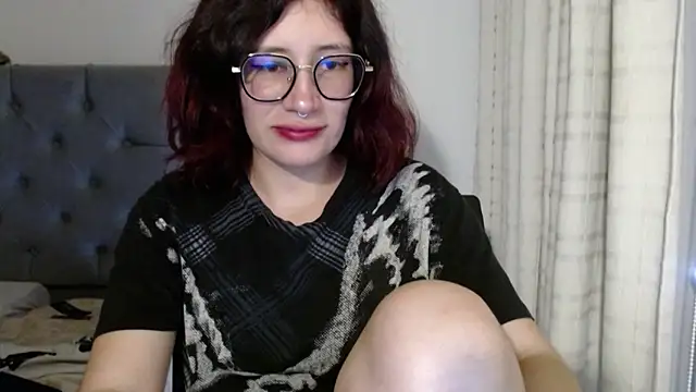 Snapshot of mariana124- chatting on January 2, 2025, 2:35 pm mariana124- online show from January 2, 2025, 2:35 pm