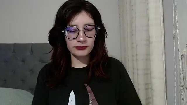 Snapshot of mariana124- chatting on January 21, 2025, 7:17 pm mariana124- online show from January 21, 2025, 7:17 pm