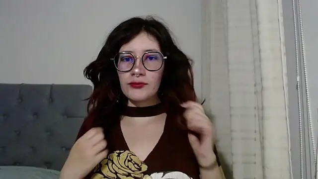 Snapshot of mariana124- chatting on February 4, 2025, 7:33 pm mariana124- online show from February 4, 2025, 7:33 pm