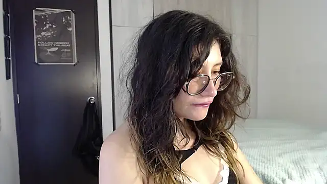 Snapshot of mariana124- chatting on October 27, 2025, 9:08 pm mariana124- online show from October 27, 2025, 9:08 pm