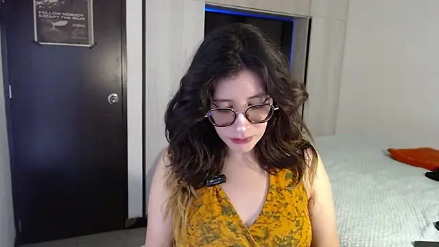 Snapshot of mariana124- chatting on November 24, 2025, 9:03 pm mariana124- online show from November 24, 2025, 9:03 pm