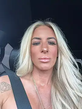 Snapshot of blondiluvsanal chatting on July 5, 2026, 7:32 pm blondiluvsanal online show from July 5, 2026, 7:32 pm