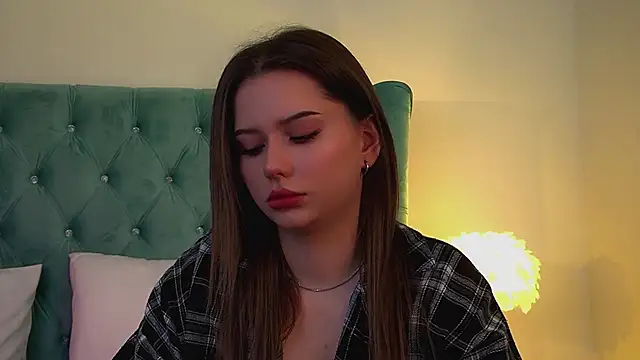 Snapshot of DianaVert chatting on May 11, 2026, 9:56 pm DianaVert online show from May 11, 2026, 9:56 pm