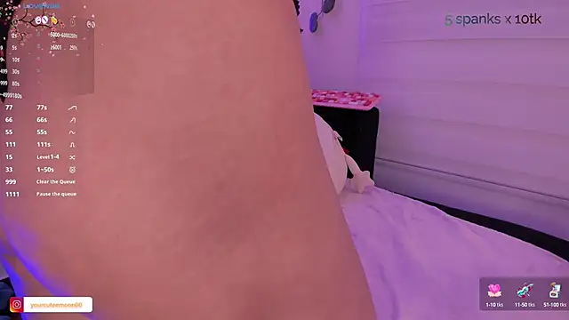 Snapshot of moonliiiight1 chatting on December 19, 2024, 2:01 am moonliiiight1 online show from December 19, 2024, 2:01 am