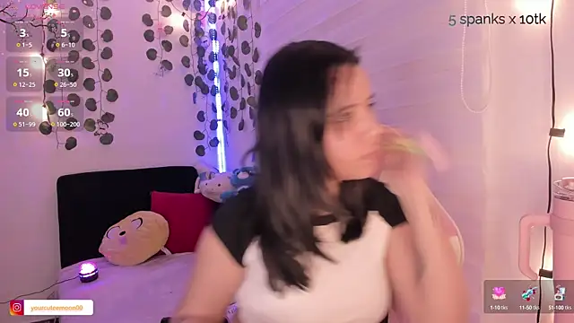 Snapshot of moonliiiight1 chatting on January 2, 2025, 11:27 pm moonliiiight1 online show from January 2, 2025, 11:27 pm