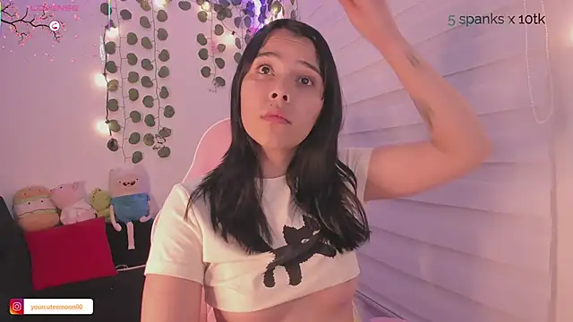 Snapshot of moonliiiight1 chatting on March 11, 2025, 12:54 am moonliiiight1 online show from March 11, 2025, 12:54 am