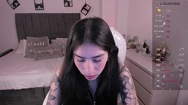 Snapshot of Beck_jones chatting on December 12, 2024, 1:39 pm Beck jones online show from December 12, 2024, 1:39 pm