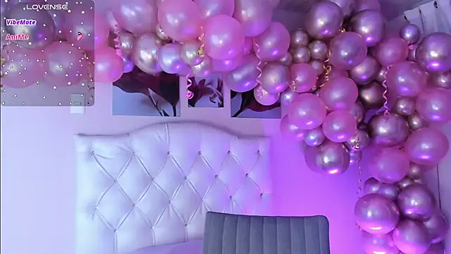 ellarosee  online show from March 13, 2025, 10:43 pm