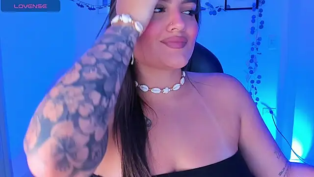 ellarosee  online show from April 14, 2026, 5:30 pm