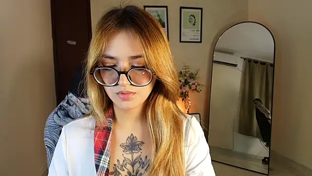 Snapshot of SweetJennaa chatting on July 2, 2026, 12:43 am SweetJennaa online show from July 2, 2026, 12:43 am