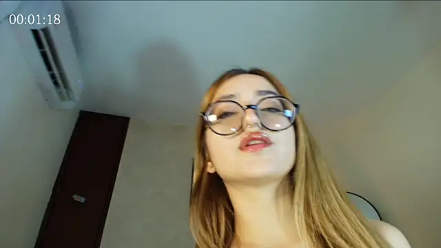 Snapshot of SweetJennaa chatting on July 16, 2026, 11:44 pm SweetJennaa online show from July 16, 2026, 11:44 pm