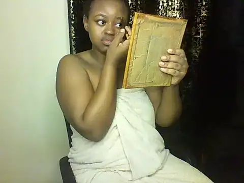 Snapshot of Candii_wet_ chatting on February 20, 2025, 12:08 am Candii wet online show from February 20, 2025, 12:08 am