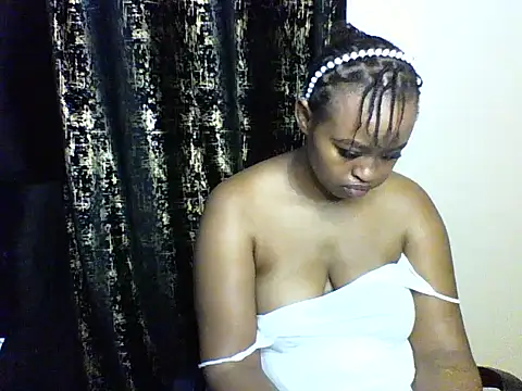 Snapshot of Candii_wet_ chatting on September 17, 2025, 11:39 pm Candii wet online show from September 17, 2025, 11:39 pm