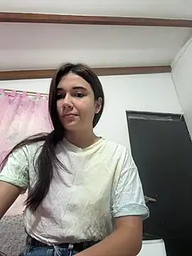 mia cooper 24 online show from February 18, 2025, 1:33 pm