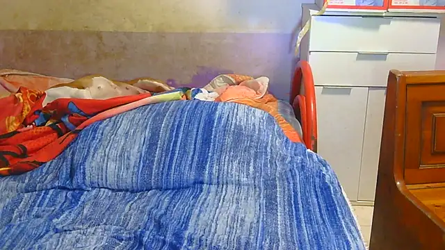 Snapshot of couplemilf2 chatting on February 7, 2025, 7:49 pm couplemilf2 online show from February 7, 2025, 7:49 pm