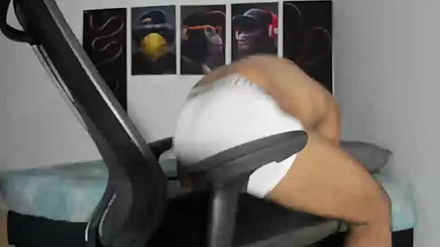 Snapshot of Hardboy_latin chatting on February 19, 2025, 12:46 am Hardboy latin online show from February 19, 2025, 12:46 am